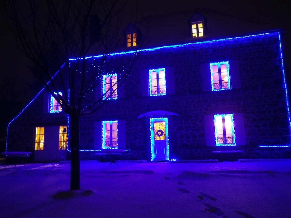 Maison d'Hôtes La Nichée Rochefort-Montagne Exterior foto